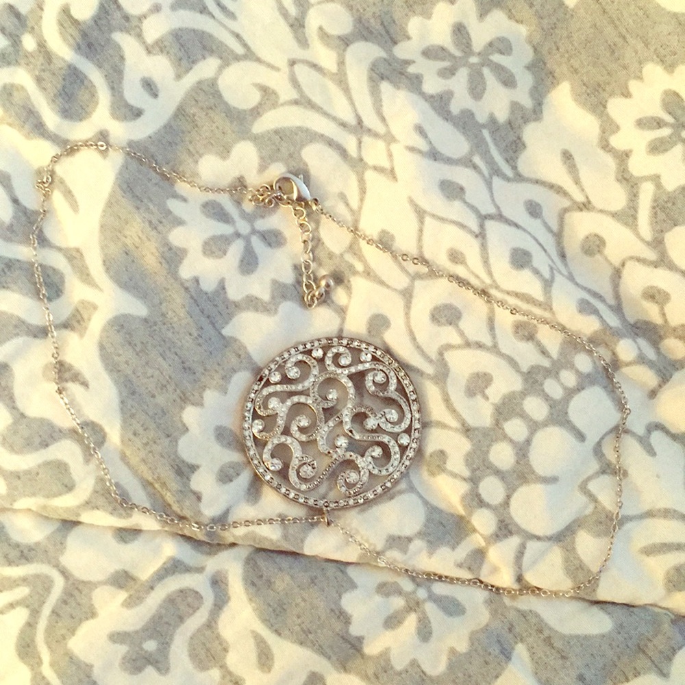 Adjustable pendant necklace
